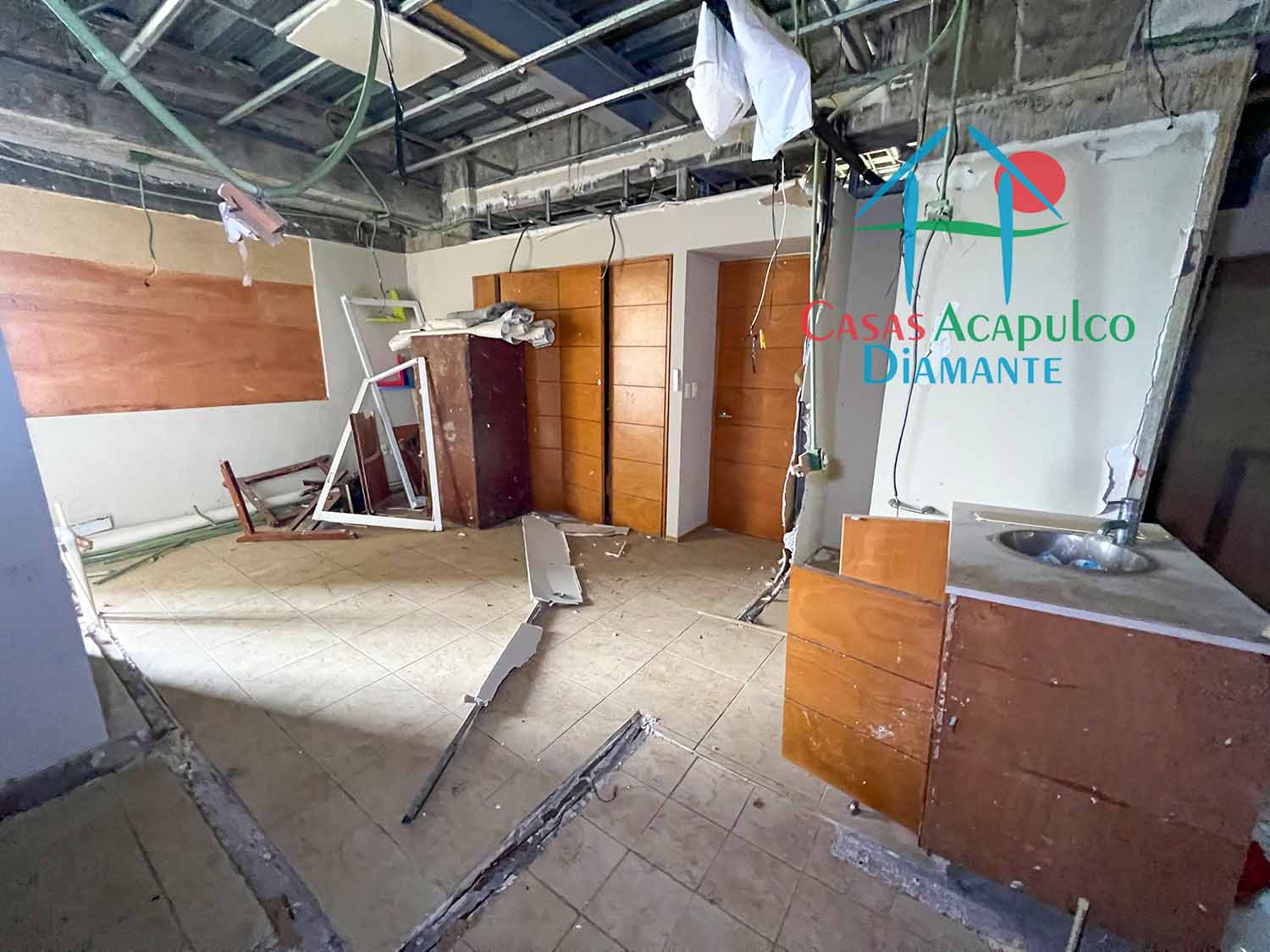 Galápagos 1001 - Recámara dos después de Otis 1